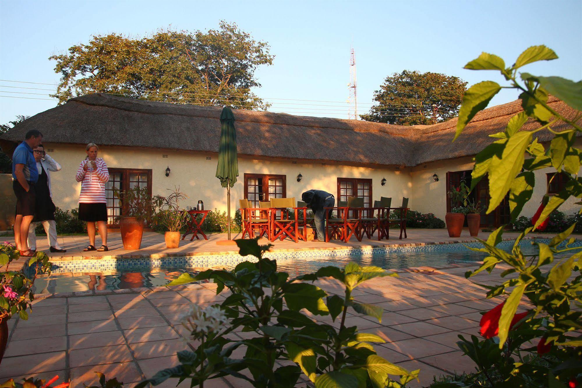 Mandebele Lodge Водопад Виктория Экстерьер фото